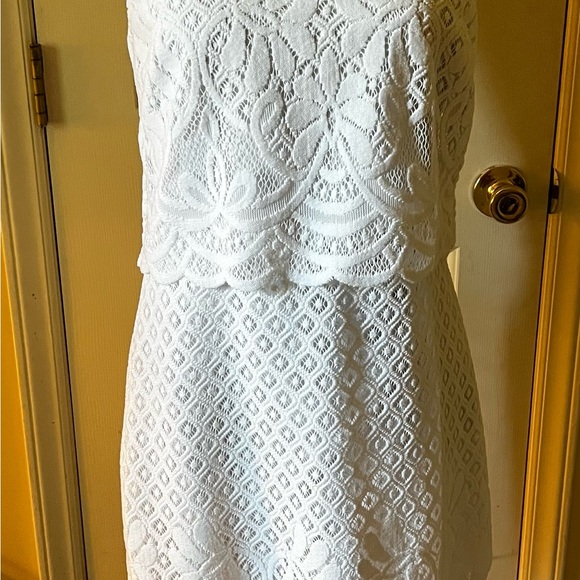 Lilly Pulitzer White lace dress.  Fully lined - Picture 6 of 9